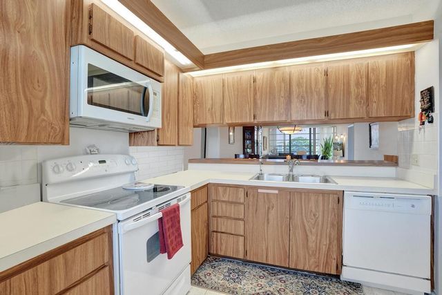 1524 Whitehall Drive 406, Davie, FL 33324