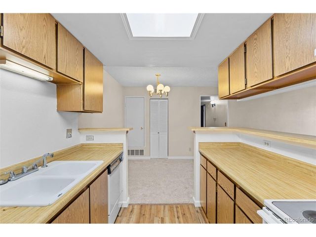921 Walden St 108, Aurora, CO 80017