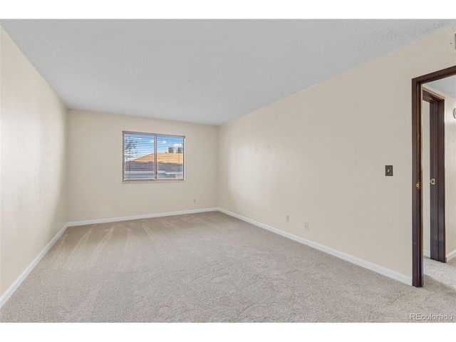 921 Walden St 108, Aurora, CO 80017