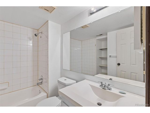 921 Walden St 108, Aurora, CO 80017