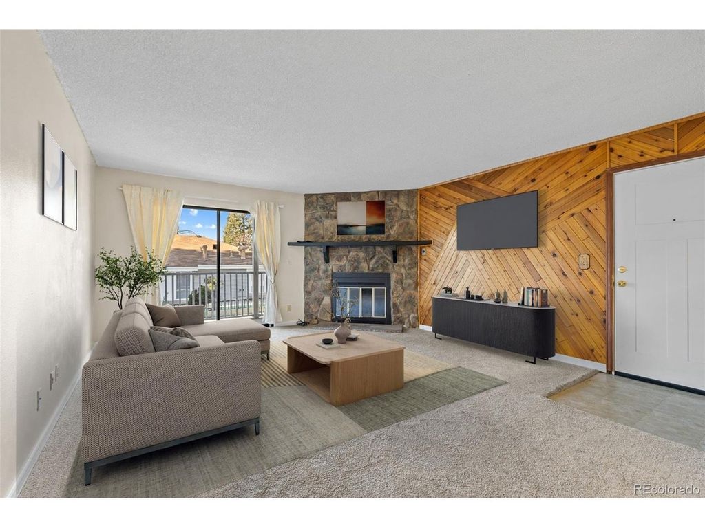 921 Walden St 108, Aurora, CO 80017