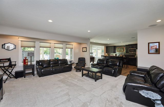 11174 NW 108th Court, Granger, IA 50109