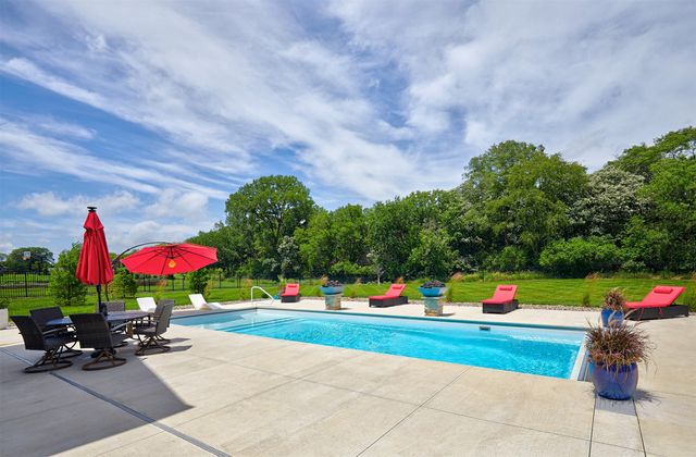 11174 NW 108th Court, Granger, IA 50109