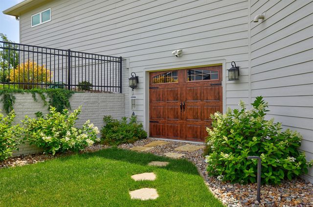11174 NW 108th Court, Granger, IA 50109