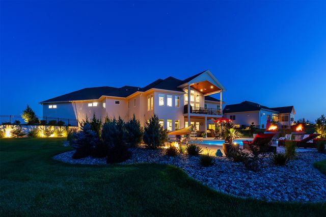 11174 NW 108th Court, Granger, IA 50109