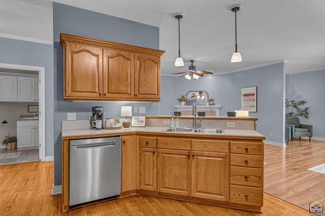 4520 SW Woods DR, Topeka, KS 66610