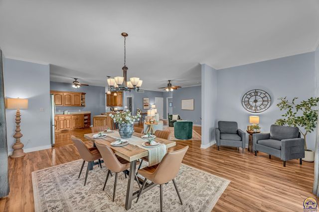 4520 SW Woods DR, Topeka, KS 66610
