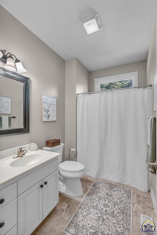 4520 SW Woods DR, Topeka, KS 66610