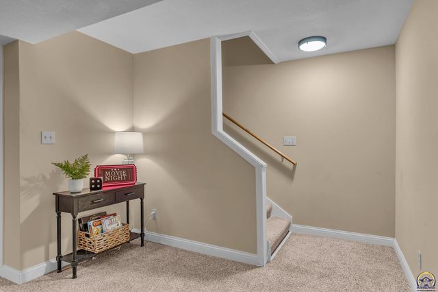 4520 SW Woods DR, Topeka, KS 66610
