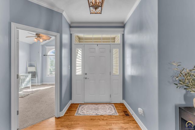 4520 SW Woods DR, Topeka, KS 66610