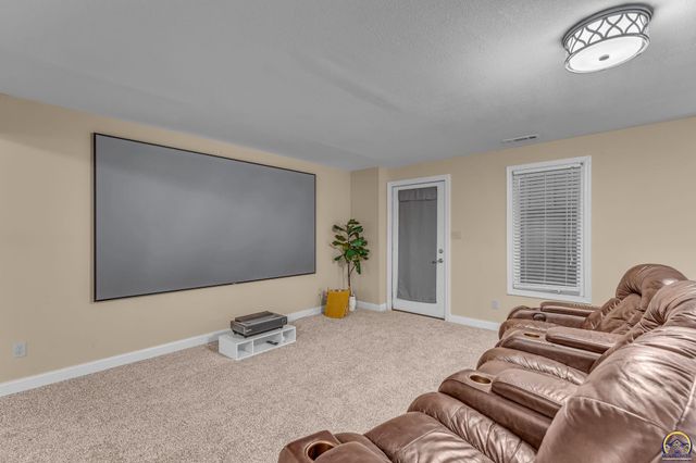 4520 SW Woods DR, Topeka, KS 66610