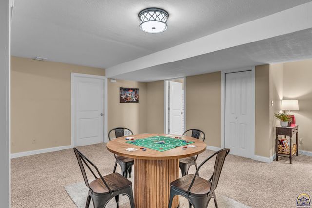 4520 SW Woods DR, Topeka, KS 66610