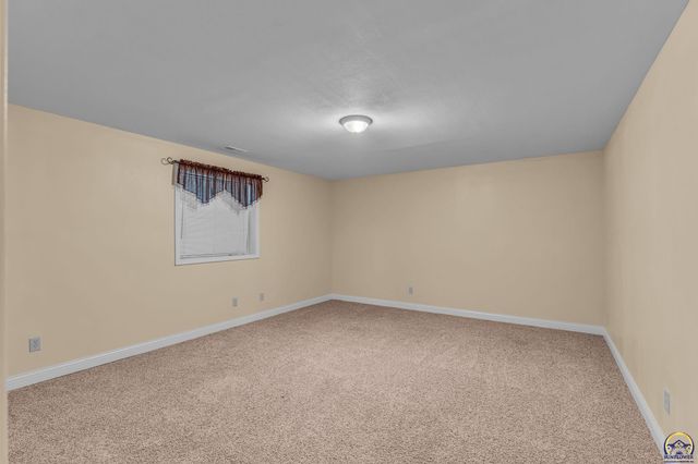 4520 SW Woods DR, Topeka, KS 66610