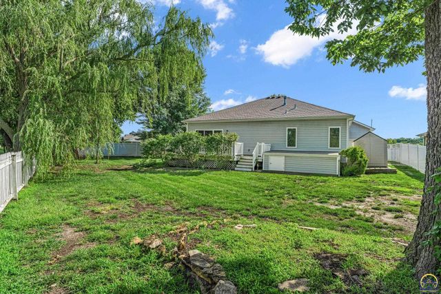 4520 SW Woods DR, Topeka, KS 66610