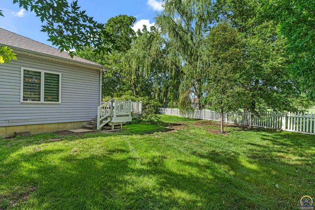 4520 SW Woods DR, Topeka, KS 66610