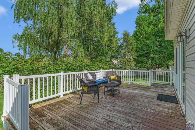4520 SW Woods DR, Topeka, KS 66610