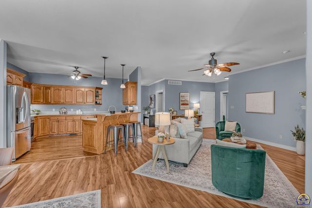 4520 SW Woods DR, Topeka, KS 66610