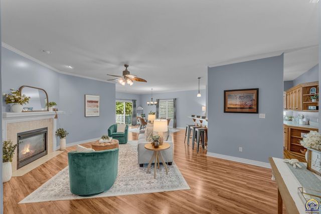4520 SW Woods DR, Topeka, KS 66610