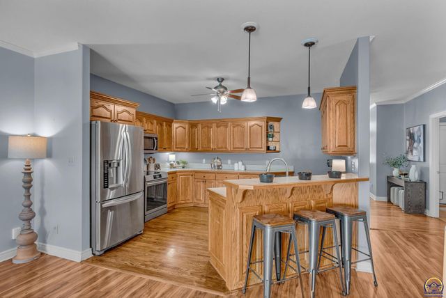 4520 SW Woods DR, Topeka, KS 66610