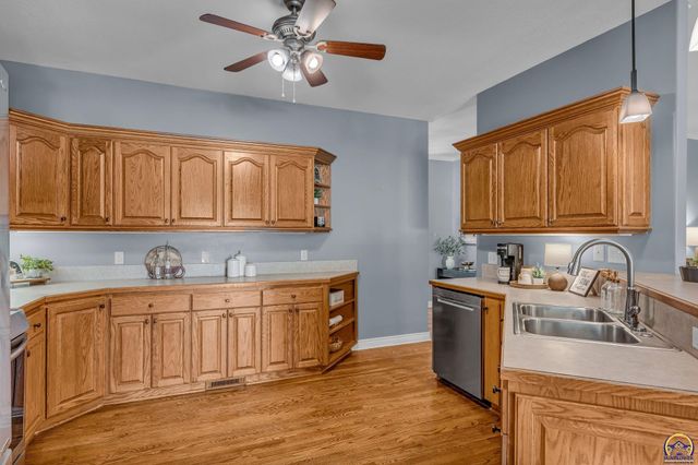 4520 SW Woods DR, Topeka, KS 66610