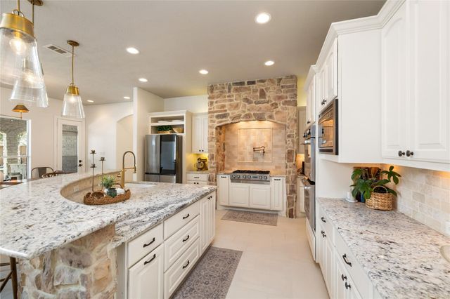 12118 W Allen Shore Drive, Cypress, TX 77433