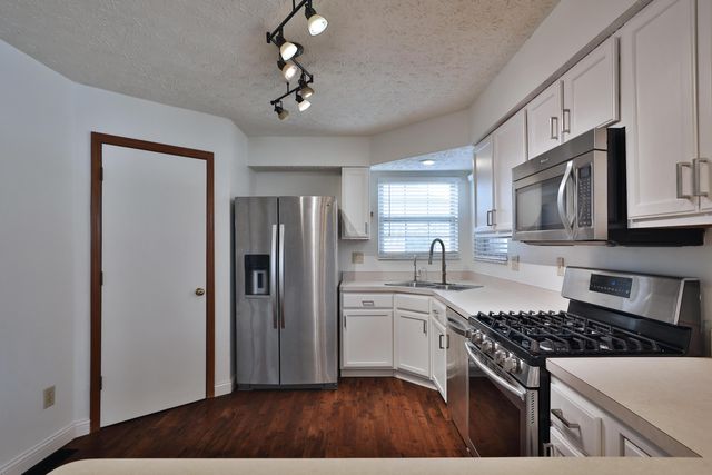 6736 Riverside Glen Court, Dublin, OH 43017