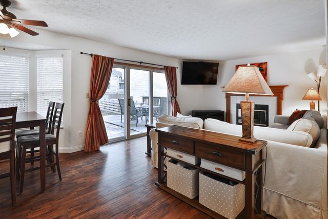 6736 Riverside Glen Court, Dublin, OH 43017