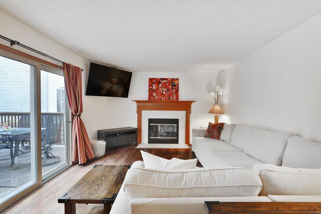 6736 Riverside Glen Court, Dublin, OH 43017