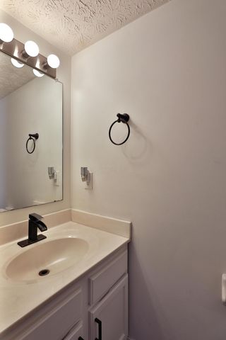 6736 Riverside Glen Court, Dublin, OH 43017