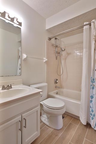 6736 Riverside Glen Court, Dublin, OH 43017