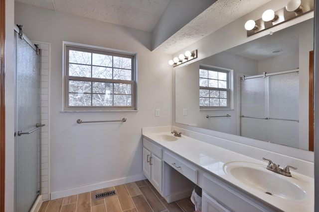 6736 Riverside Glen Court, Dublin, OH 43017