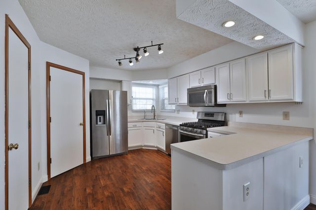 6736 Riverside Glen Court, Dublin, OH 43017