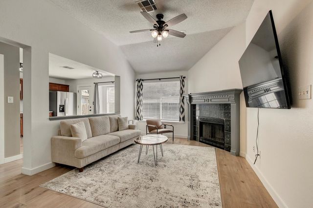 806 Ridge View DR, Leander, TX 78641