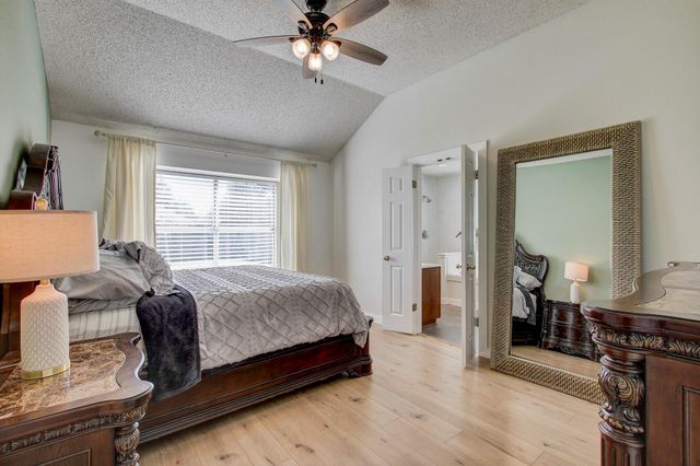 806 Ridge View DR, Leander, TX 78641