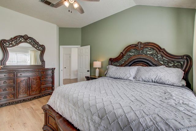 806 Ridge View DR, Leander, TX 78641