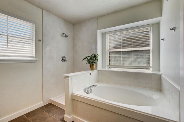 806 Ridge View DR, Leander, TX 78641