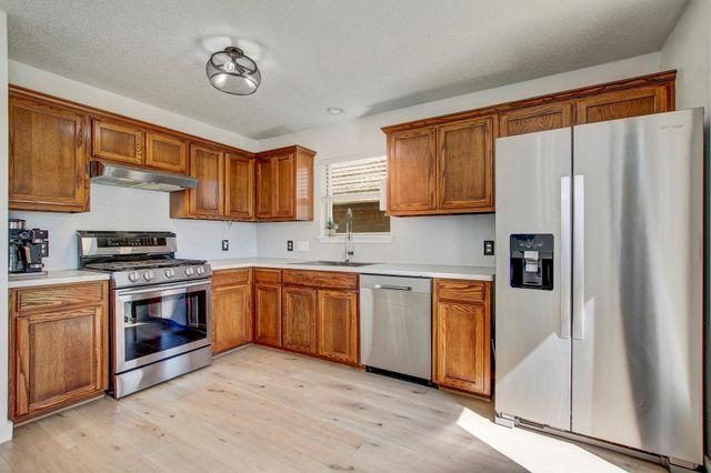 806 Ridge View DR, Leander, TX 78641