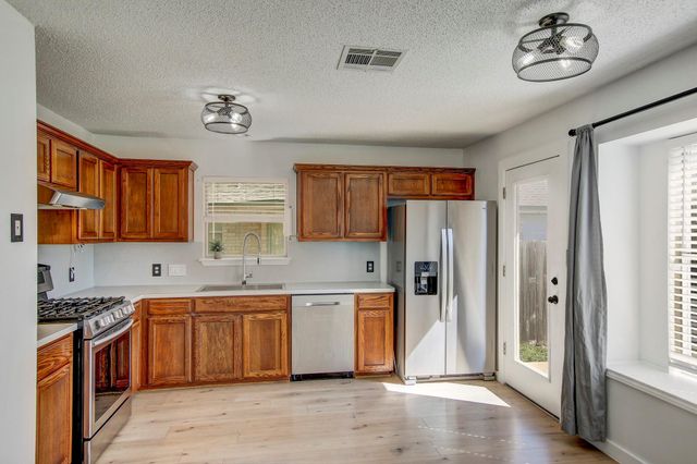 806 Ridge View DR, Leander, TX 78641