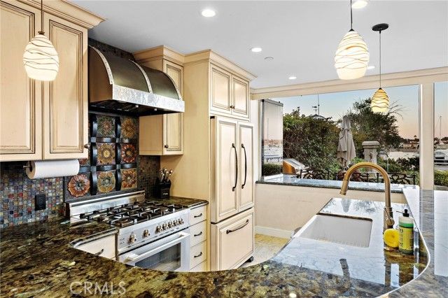 900 E Balboa Blvd, Newport Beach, CA 92661