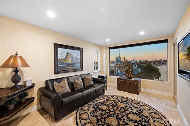 900 E Balboa Blvd, Newport Beach, CA 92661