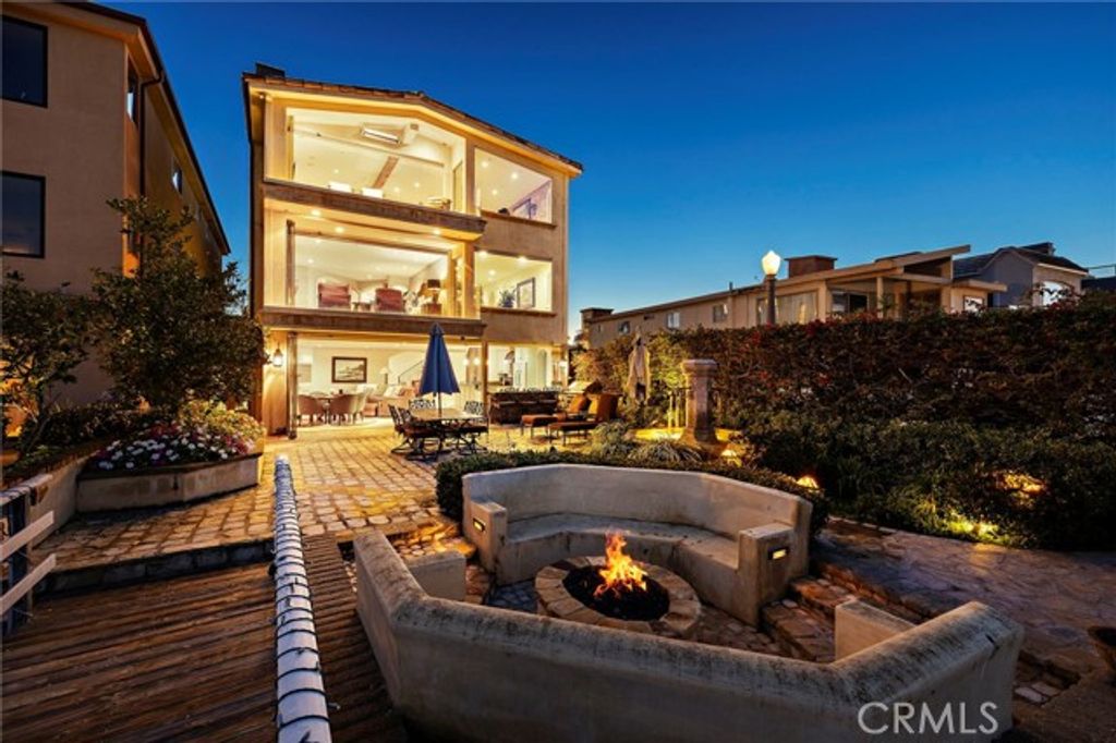 900 E Balboa Blvd, Newport Beach, CA 92661