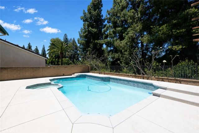 15 Knollview, Phillips Ranch, CA 91766
