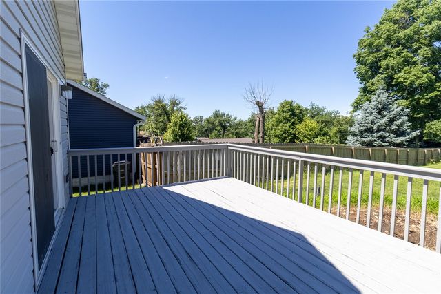 1230 Belmont Parkway NW, Cedar Rapids, IA 52405