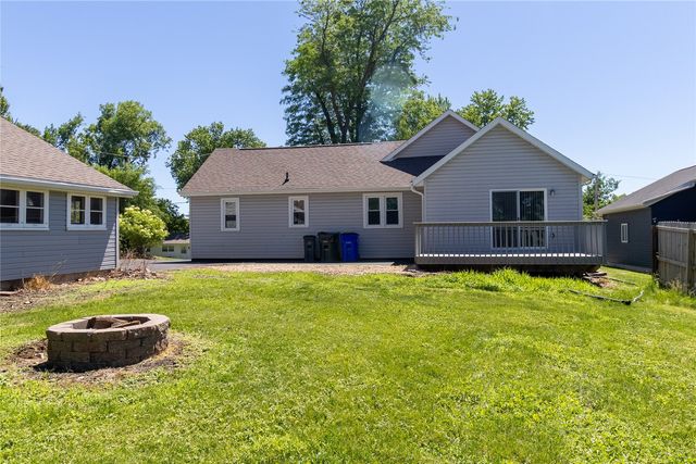 1230 Belmont Parkway NW, Cedar Rapids, IA 52405