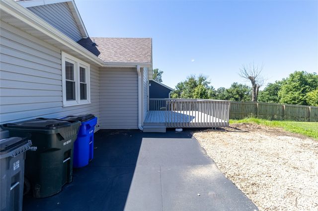 1230 Belmont Parkway NW, Cedar Rapids, IA 52405