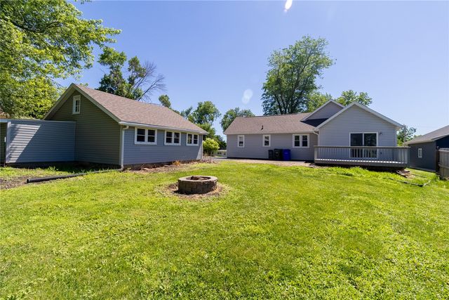 1230 Belmont Parkway NW, Cedar Rapids, IA 52405