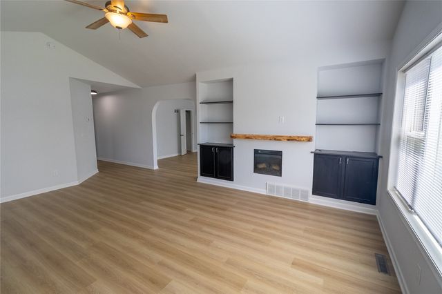 1230 Belmont Parkway NW, Cedar Rapids, IA 52405