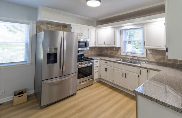1230 Belmont Parkway NW, Cedar Rapids, IA 52405