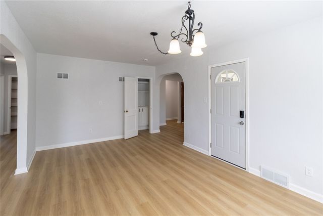 1230 Belmont Parkway NW, Cedar Rapids, IA 52405