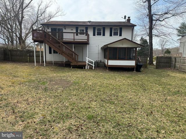 9018 HOLLY AVE, Waldorf, MD 20601